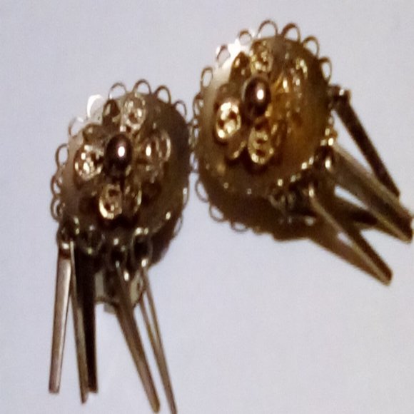 Vintage Gold Tone Earrings with Floral Accent and Tassells - Picture 5 of 7